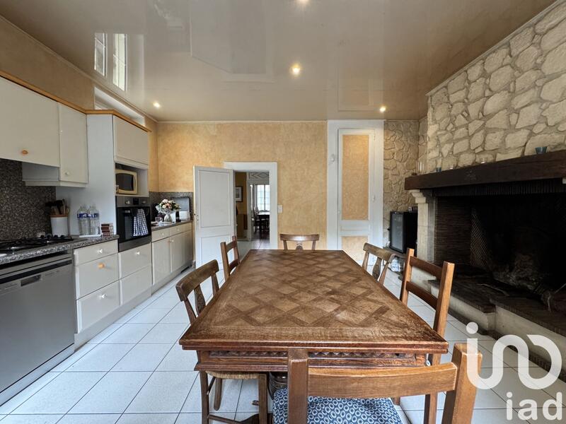 Maison - 207 m² - 7 pièces