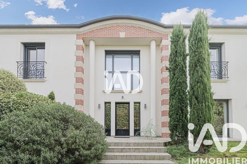 Maison - 527 m² - 9 pièces