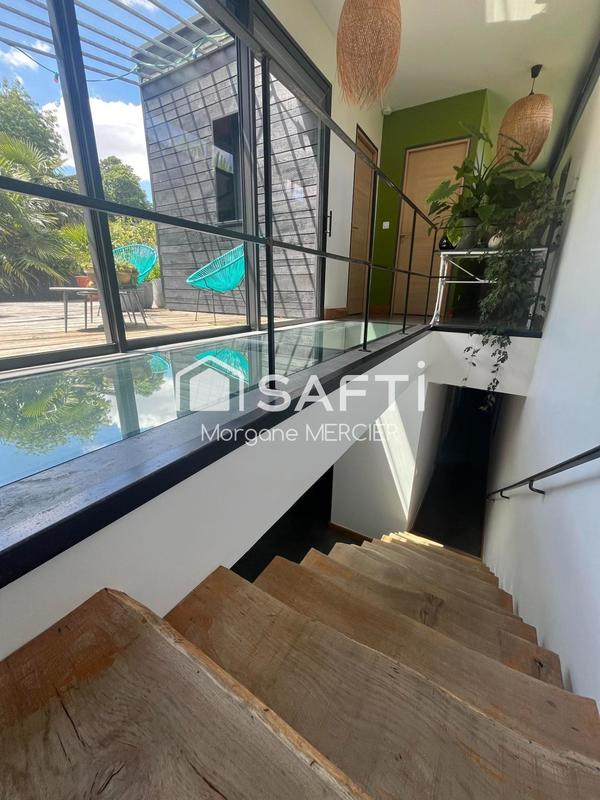 Maison - 220 m² - 8 pièces