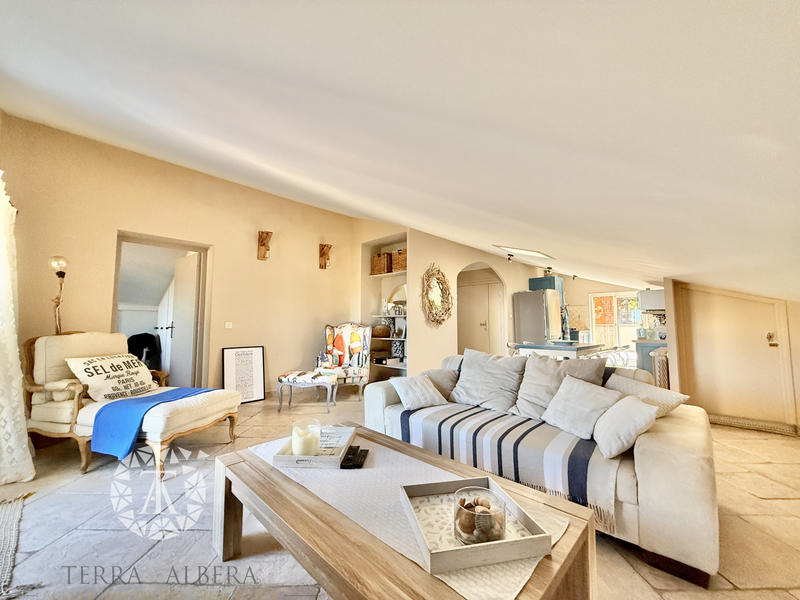 Villa - 254 m² - 10 pièces