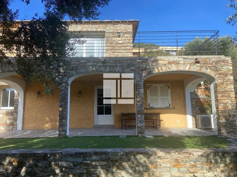 Villa - 200 m² - 8 pièces