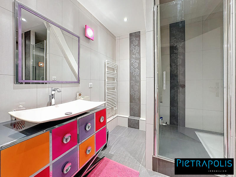 Villa - 285 m² - 8 pièces