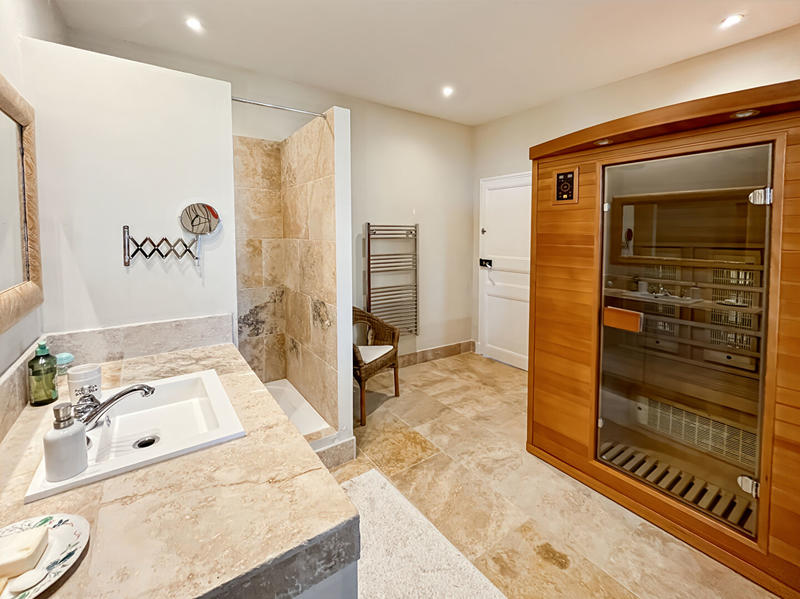 Maison - 335 m² - 9 pièces