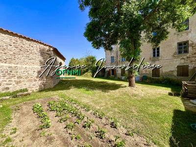 Maison - 846 m² - 26 pièces