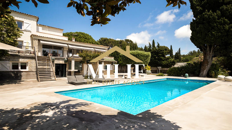 Villa - 350 m² - 8 pièces