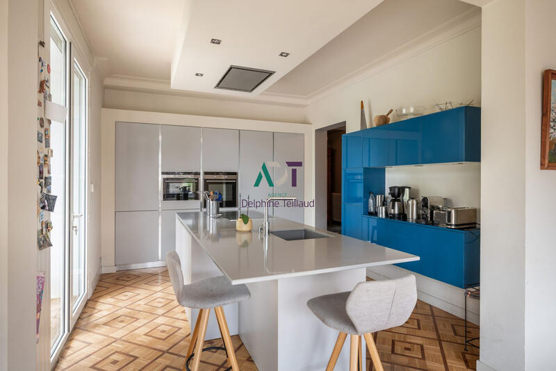 Maison - 253 m² - 8 pièces