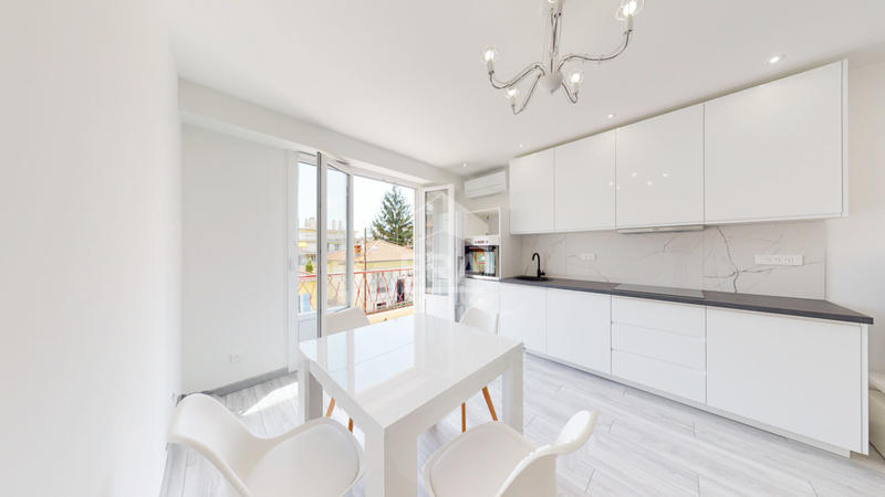 Maison - 167 m² - 9 pièces