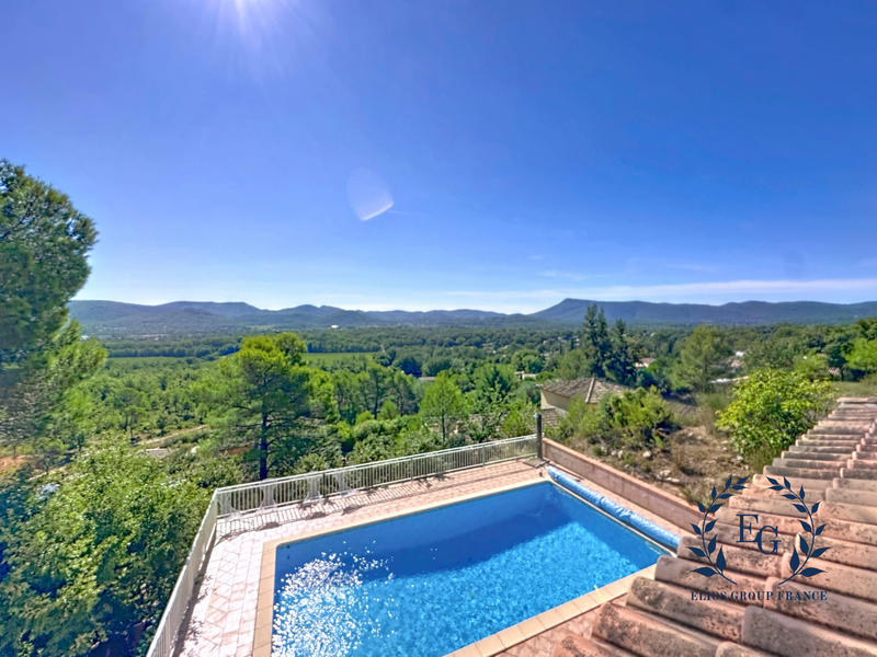 Maison traditionnelle - 180 m² - 7 pièces