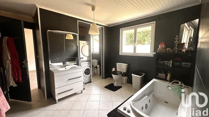 Maison - 239 m² - 8 pièces