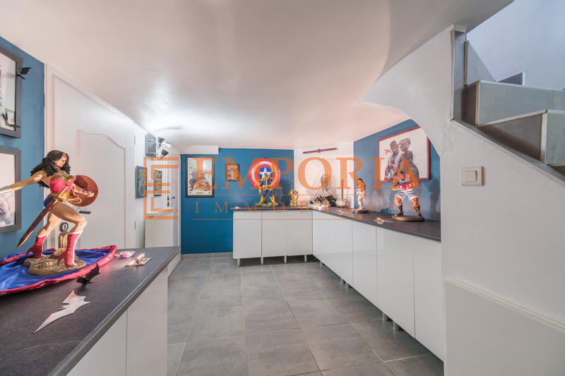 Maison - 180 m² - 8 pièces