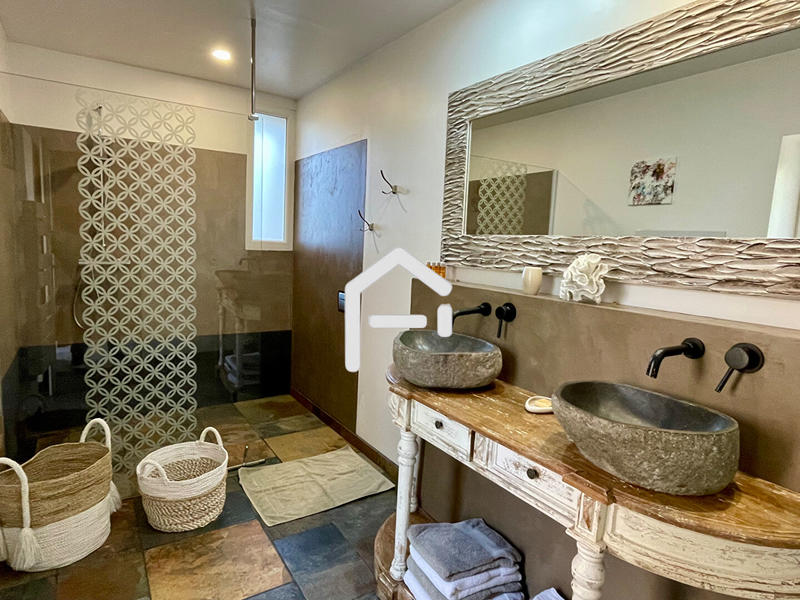 Demeure - 257 m² - 8 pièces