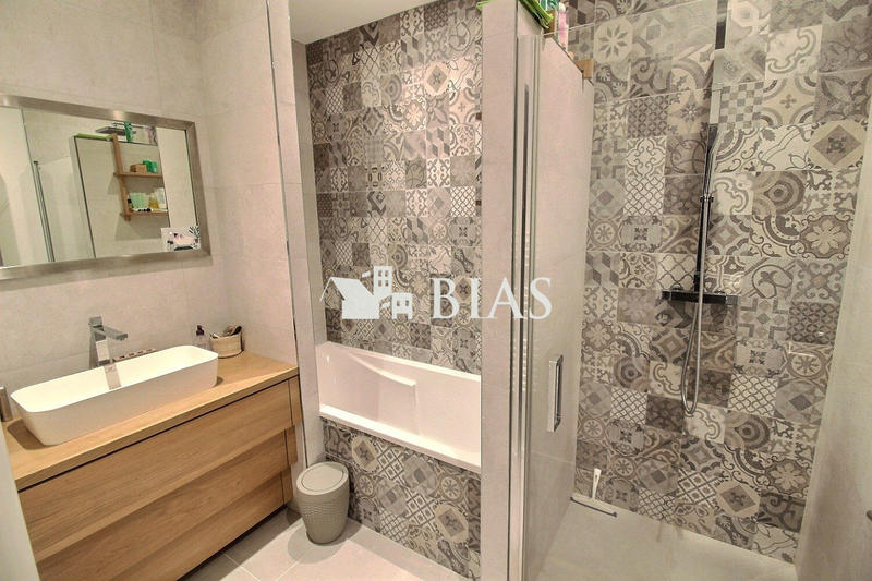 Maison contemporaine - 186 m² - 6 pièces