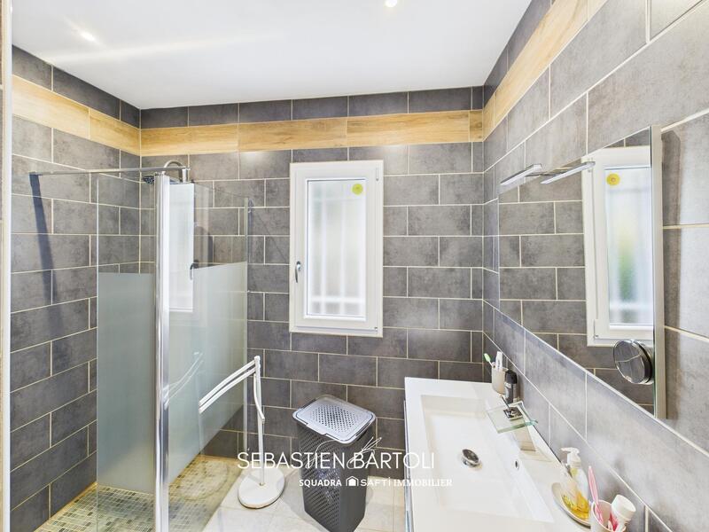 Maison - 208 m² - 4 pièces