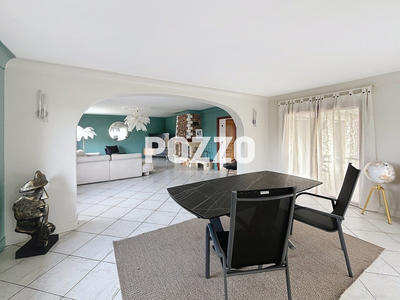 Maison - 275 m² - 11 pièces