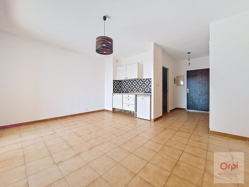 Studio - 28 m² - 1 pièce