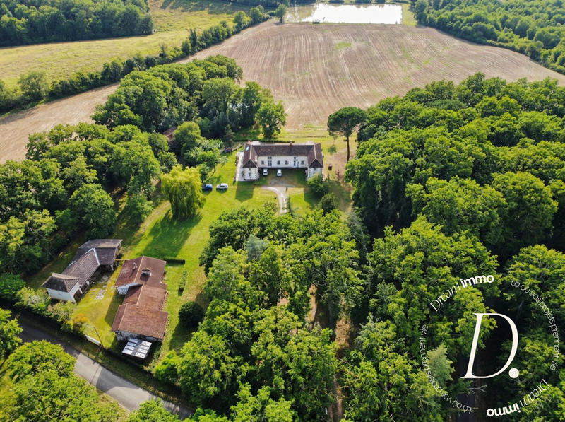 Maison - 420 m² - 11 pièces