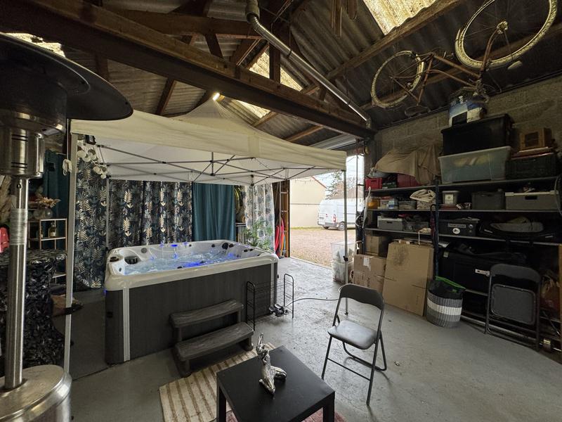 Maison - 210 m² - 6 pièces