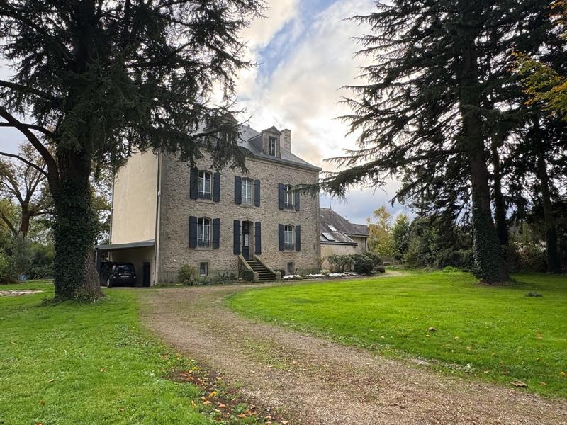 Maison - 250 m² - 8 pièces