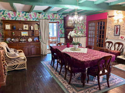 Maison - 360 m² - 13 pièces