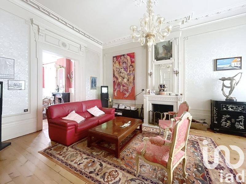 Maison - 312 m² - 9 pièces