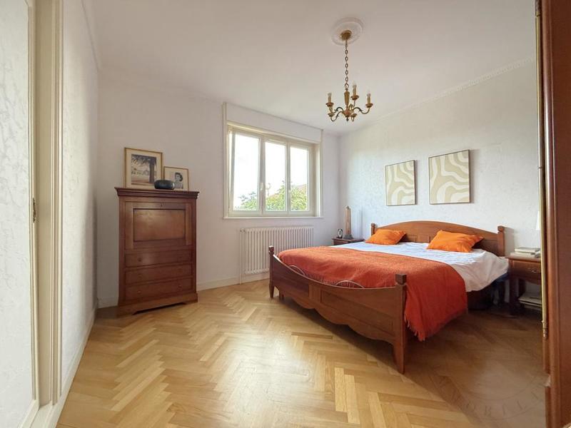 Maison traditionnelle - 282 m² - 8 pièces