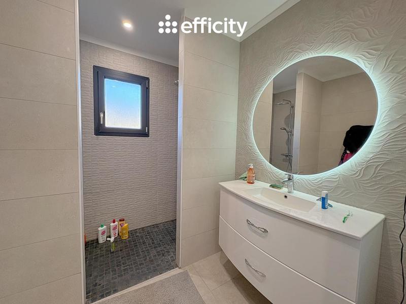 Villa - 198 m² - 6 pièces