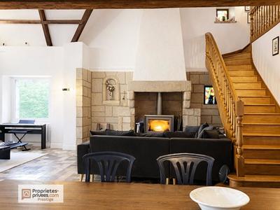 Maison - 233 m² - 8 pièces