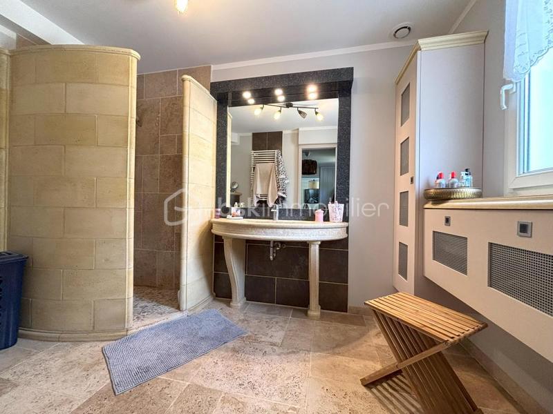 Maison - 200 m² - 6 pièces