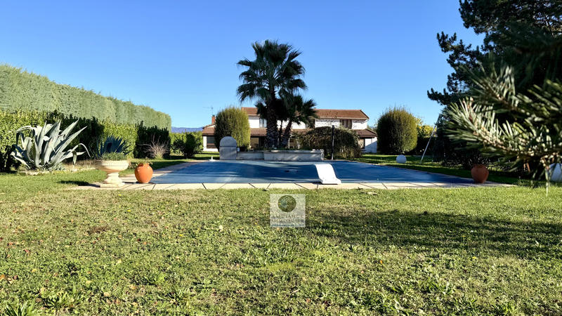 Maison - 208 m² - 7 pièces