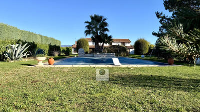 Maison - 208 m² - 7 pièces