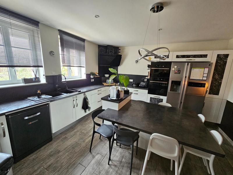 Maison - 206 m² - 9 pièces