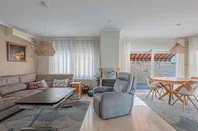 Maison - 237 m² - 8 pièces