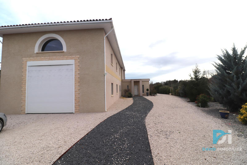 Villa - 297 m² - 8 pièces