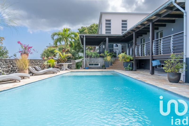 Maison - 274 m² - 8 pièces