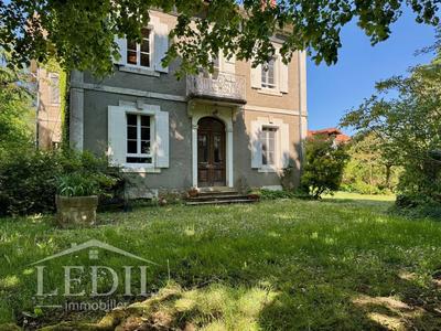 Propriété - 300 m² - 7 pièces