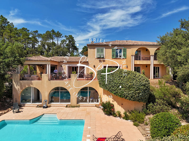 Maison - 267 m² - 8 pièces