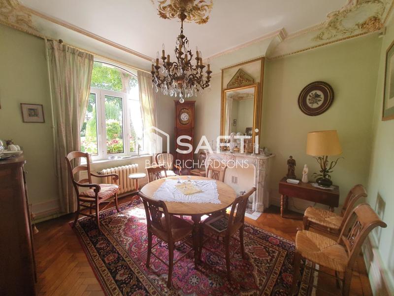 Maison de maîtres - 232 m² - 11 pièces