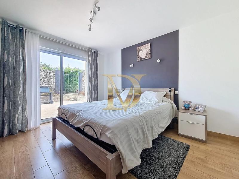 Maison - 230 m² - 8 pièces