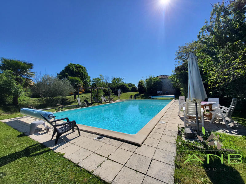 Maison - 254 m² - 10 pièces