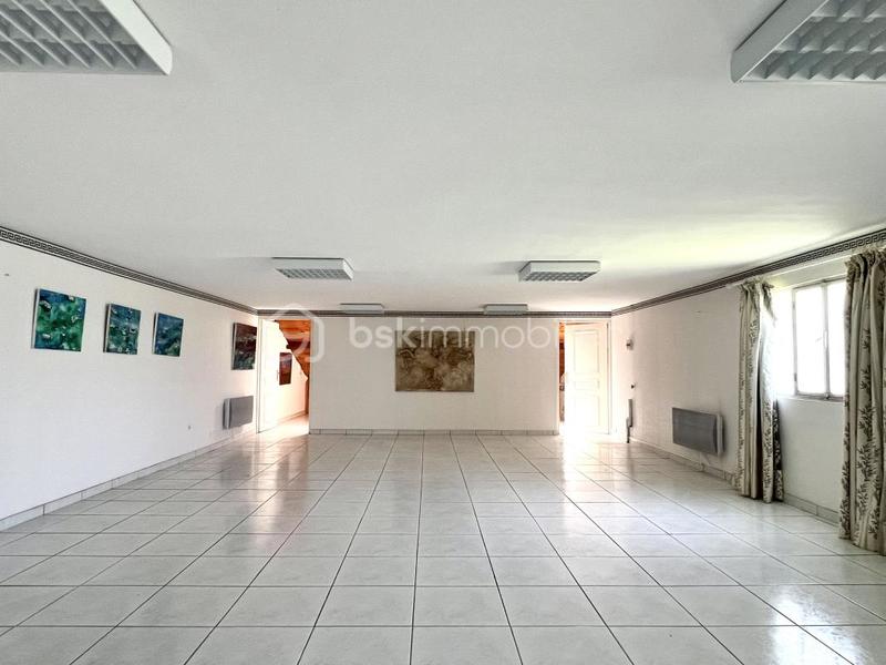 Maison - 282 m² - 9 pièces