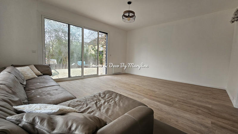 Maison - 240 m² - 6 pièces