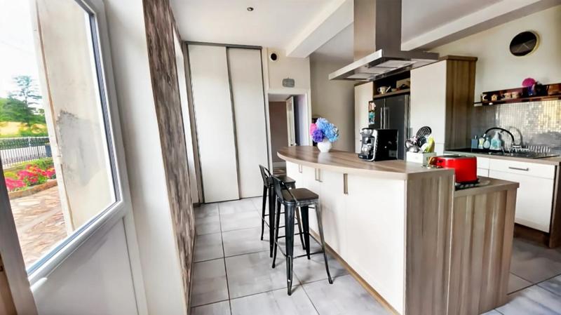 Demeure - 230 m² - 9 pièces