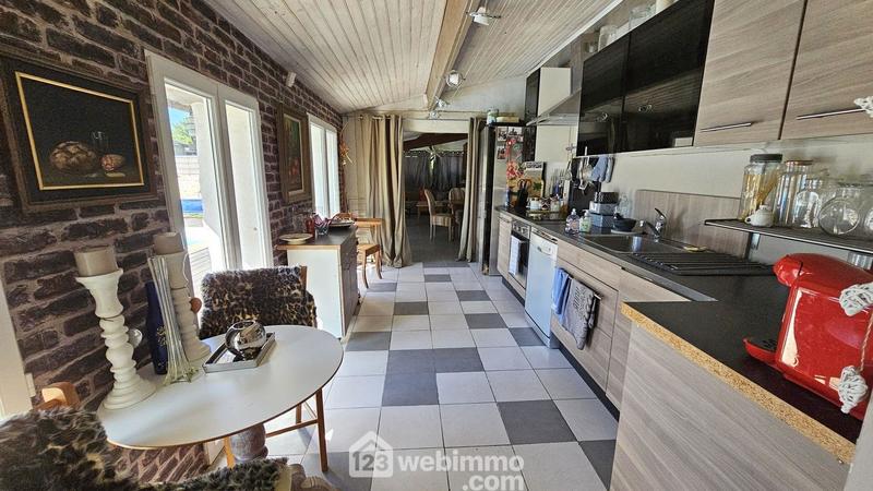 Maison - 232 m² - 10 pièces