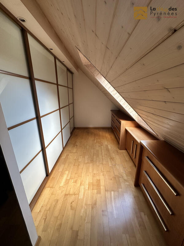 Châlet - 274 m² - 10 pièces