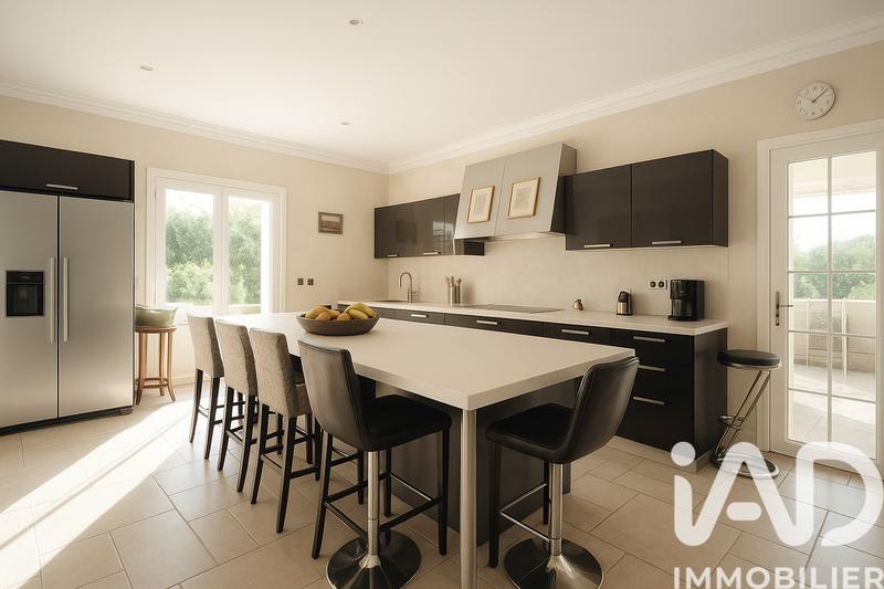 Maison - 300 m² - 7 pièces