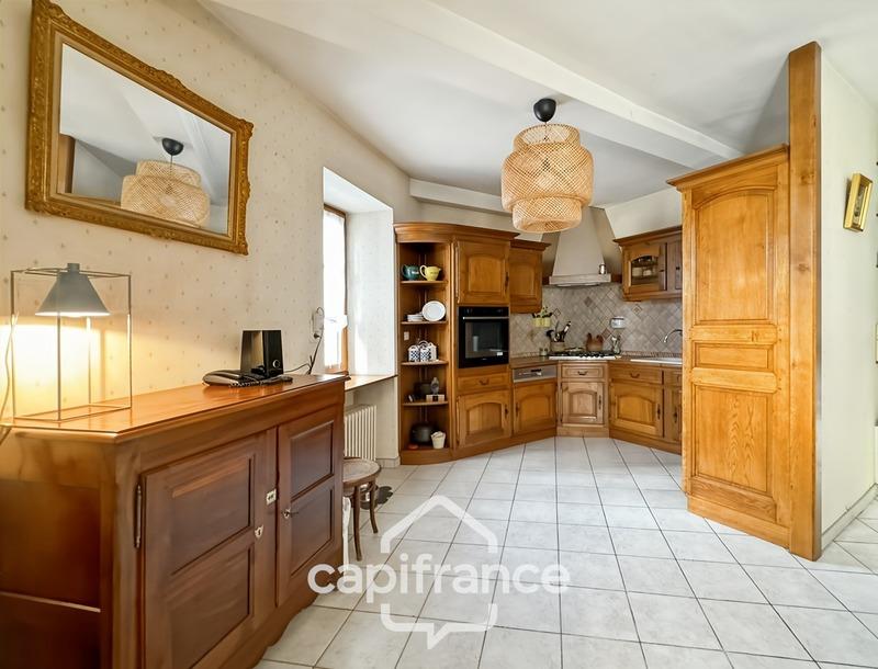 Maison - 185 m² - 8 pièces