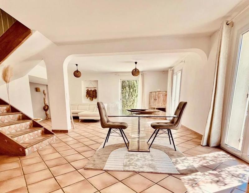 Maison - 211 m² - 7 pièces