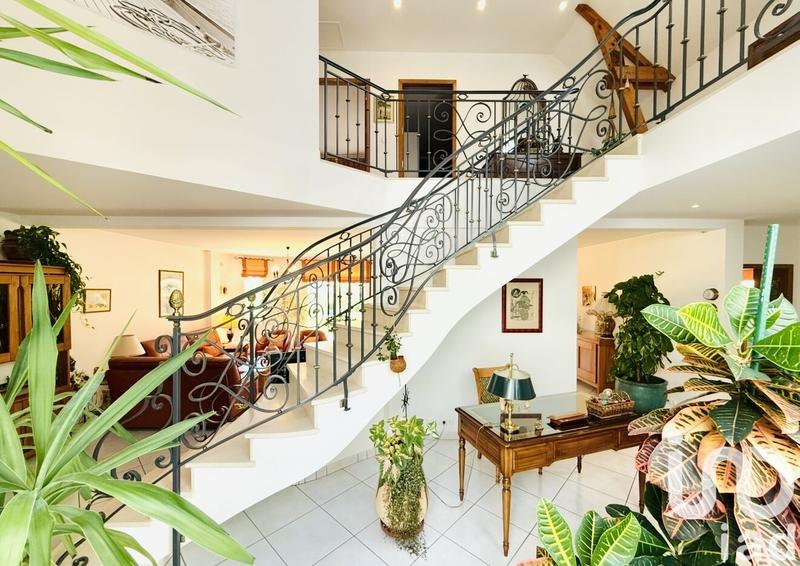 Maison de maîtres - 250 m² - 9 pièces