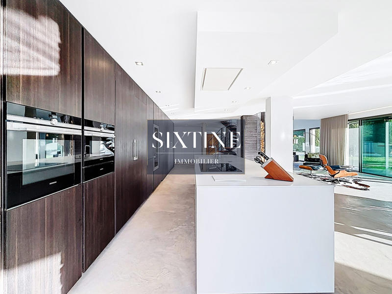 Maison - 261 m² - 7 pièces