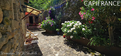 Maison - 285 m² - 10 pièces